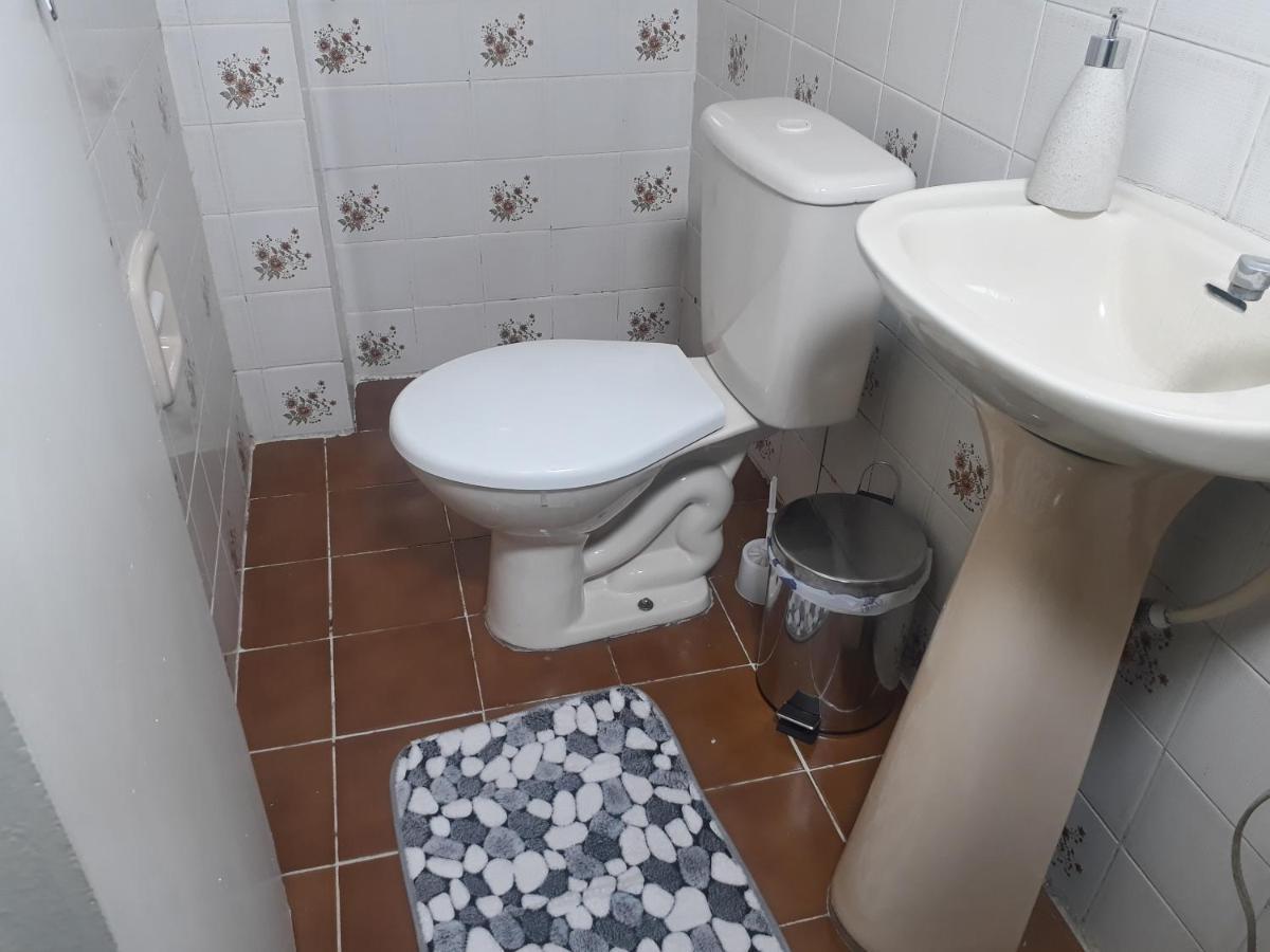 Apartamento Central Proximo A Rodoviaria E Faculdades Курітіба Екстер'єр фото